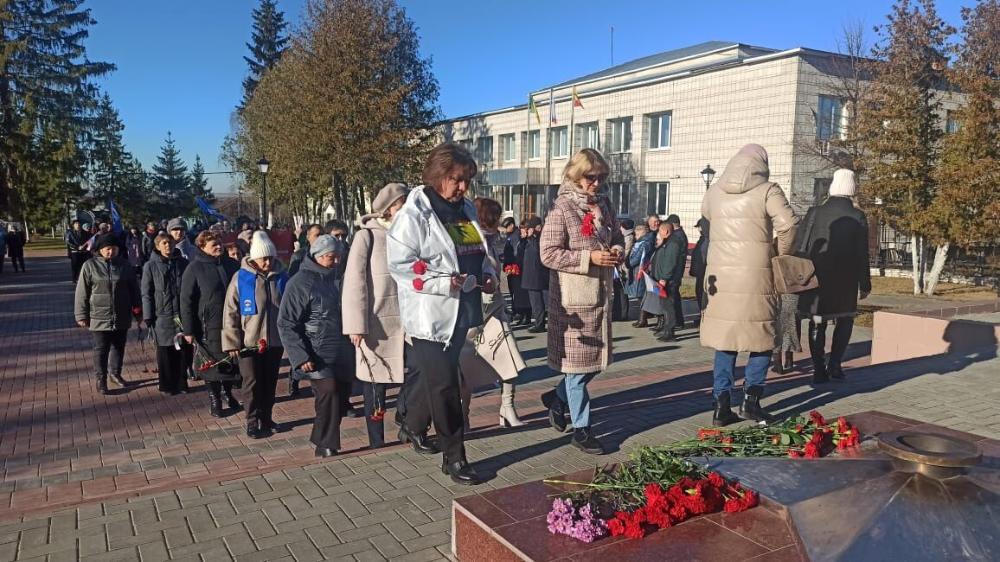 Сотрудники ГБУЗ "Шемышейская участковая больница" приняли участие в праздновании Дня народного единства.